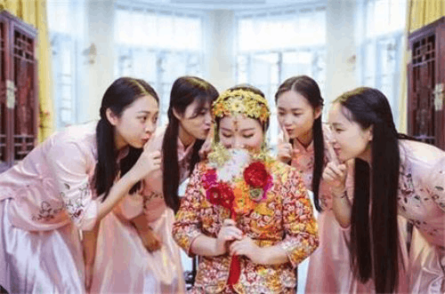中式婚礼伴娘要做什么?